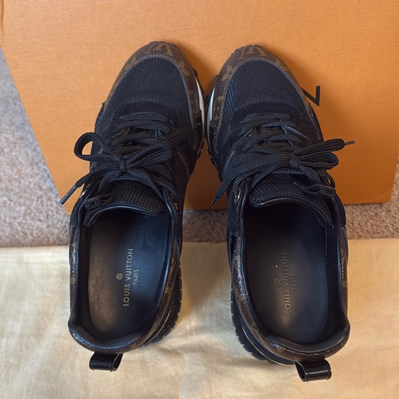 Louis Vuitton - Picture 6 of 17